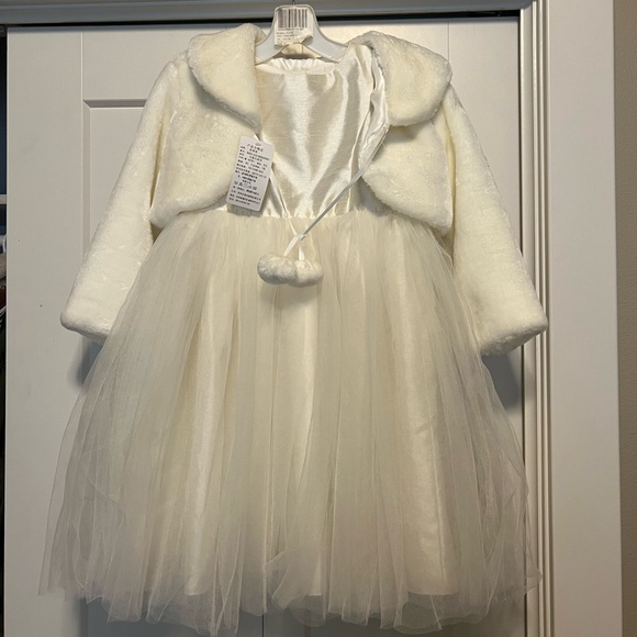 David’s Bridal flower girl dress - Picture 1 of 4
